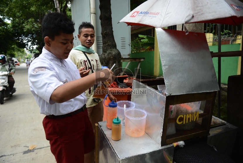 Siswa dan lingkungan sekolah di Medan